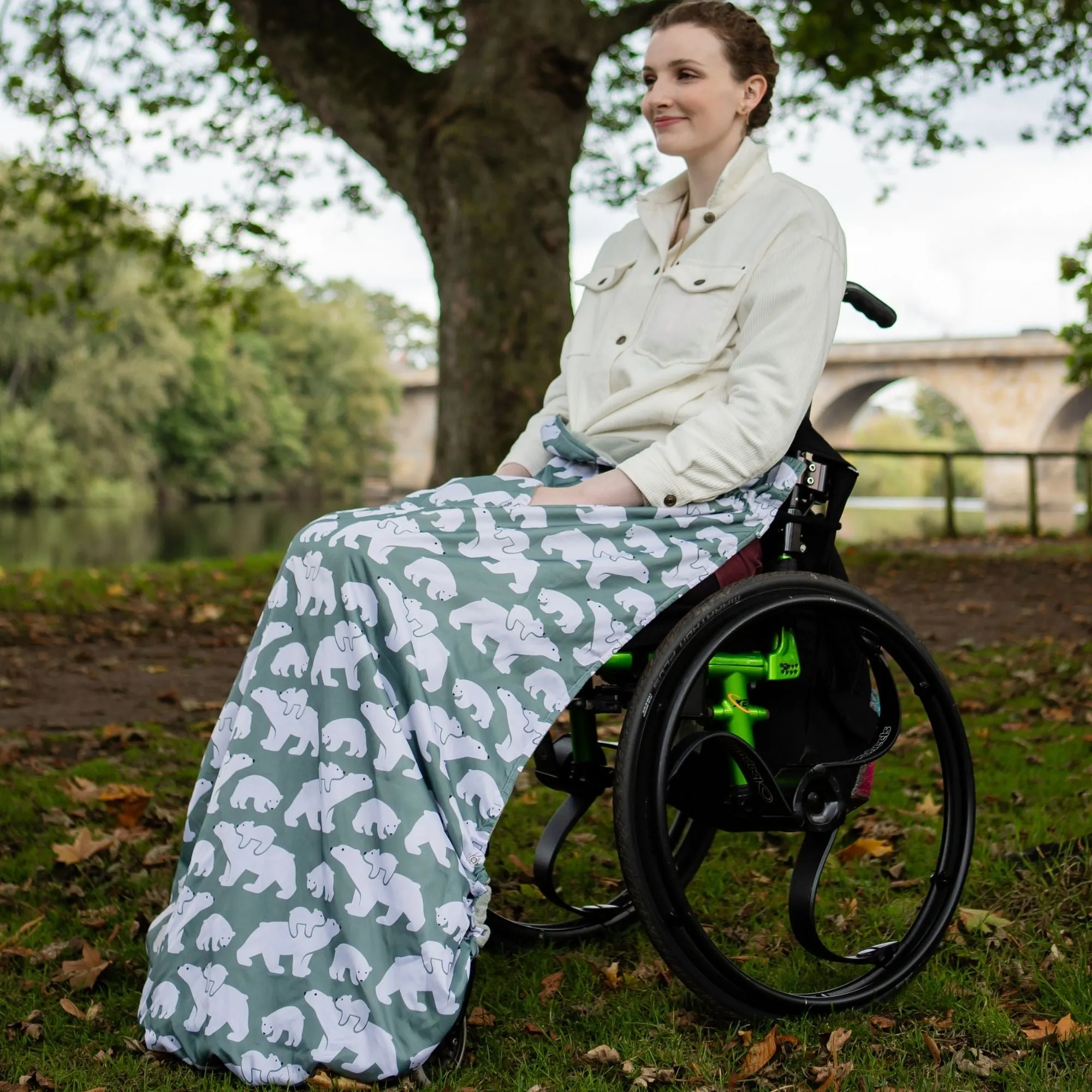 Adult fleece-lined wheelchair cosy - POLAR BEARS