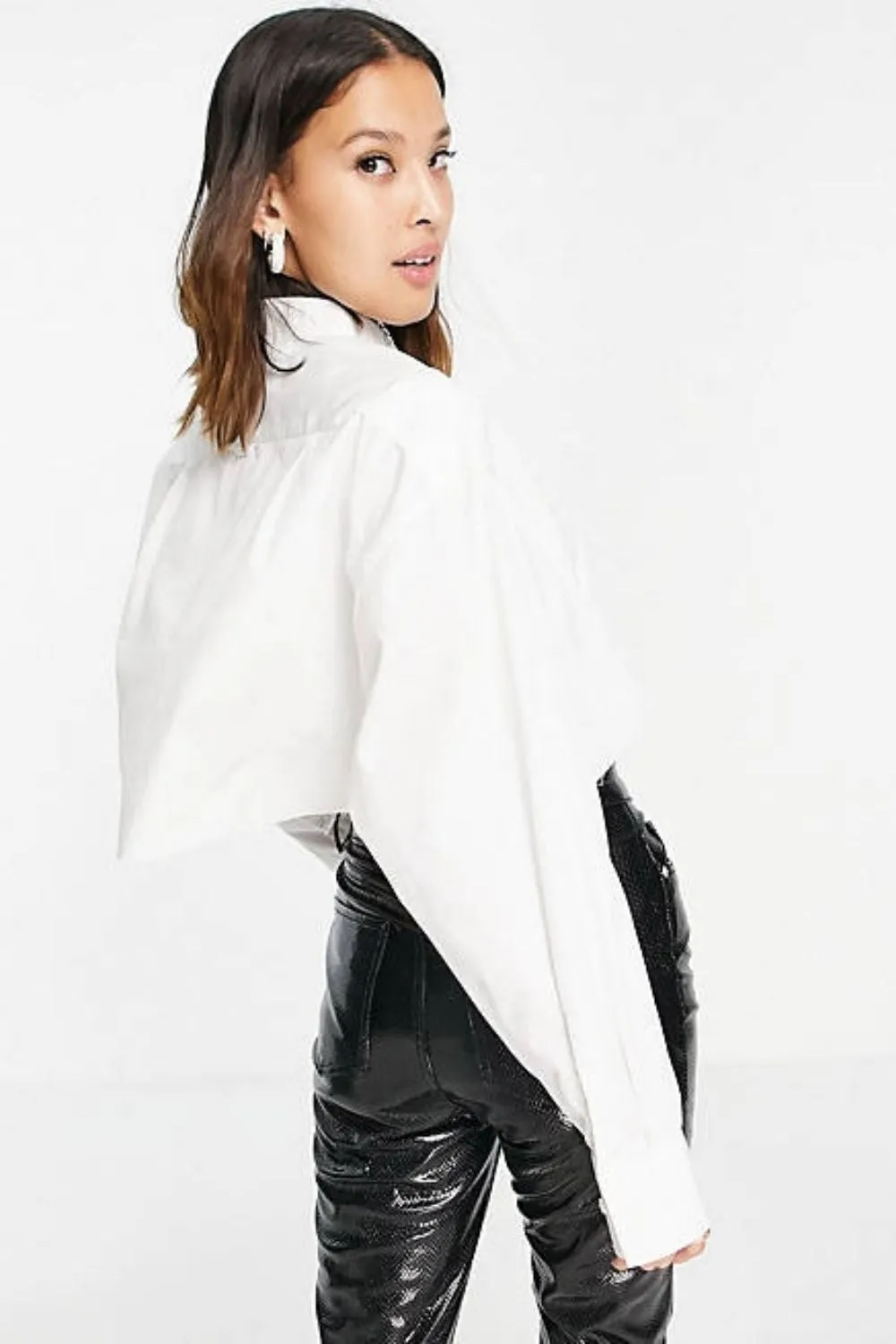 Cropped Oversized Shirt In White With Raw Hem