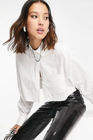 Cropped Oversized Shirt In White With Raw Hem